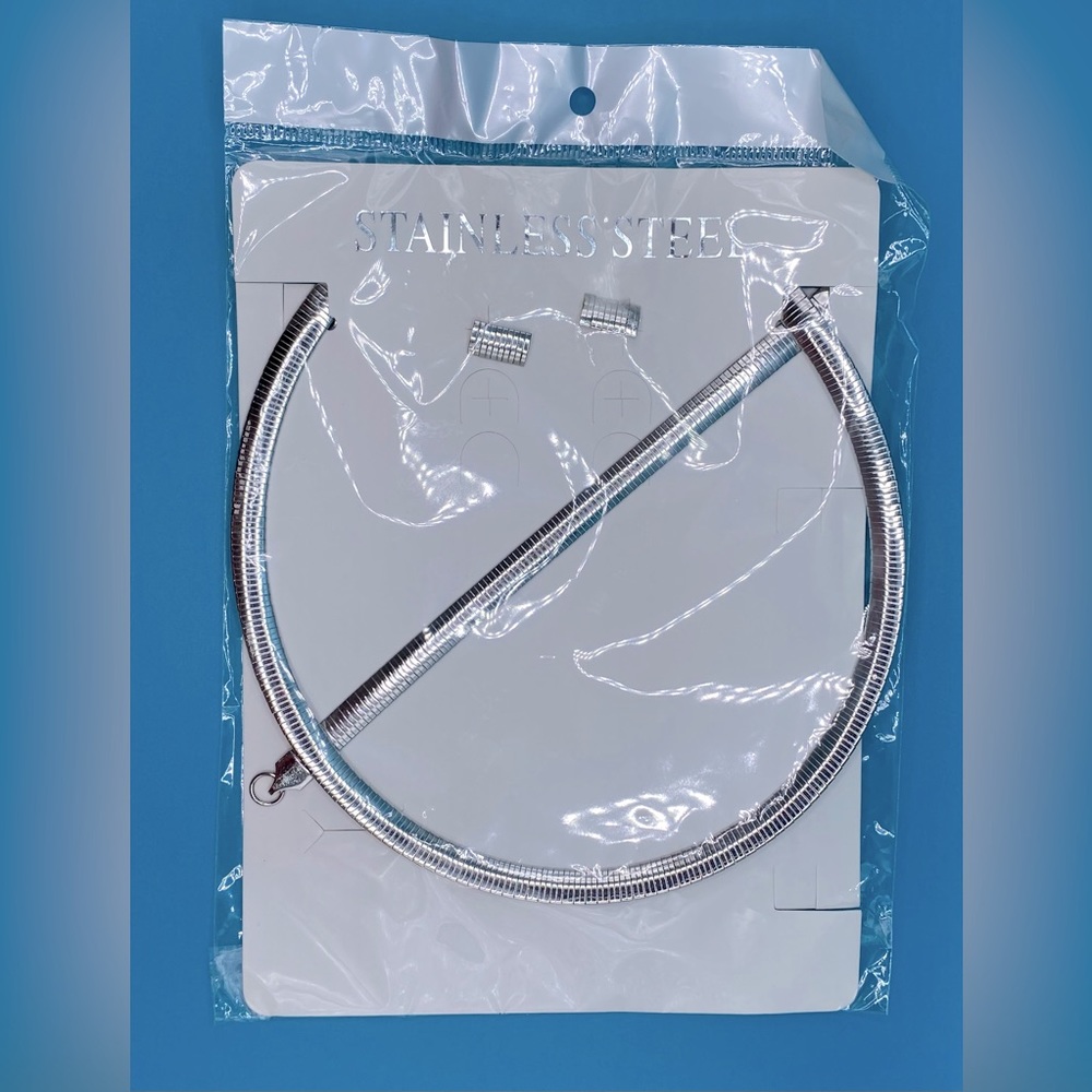 NWT Beautiful Stainless Steel Jewelry Set